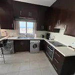 Topikos איה נאפה
